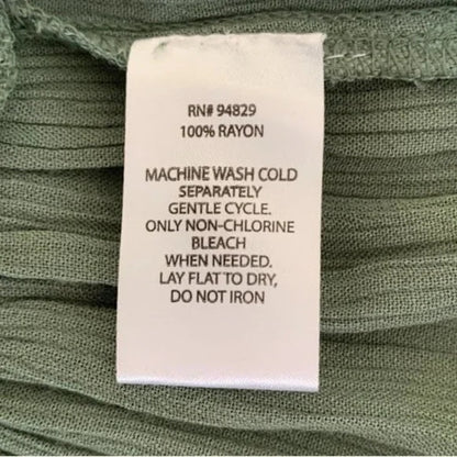 Derek Heart Laurel Wreathe Green Medium NEW blouse buttonfront peasant tunic top