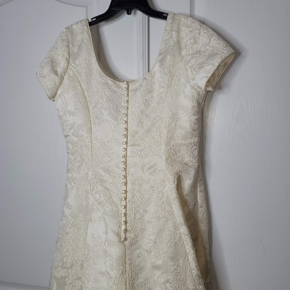 Oleg Cassini Vintage Cream Embroidery Applique Train Size 22 Wedding gown Dress