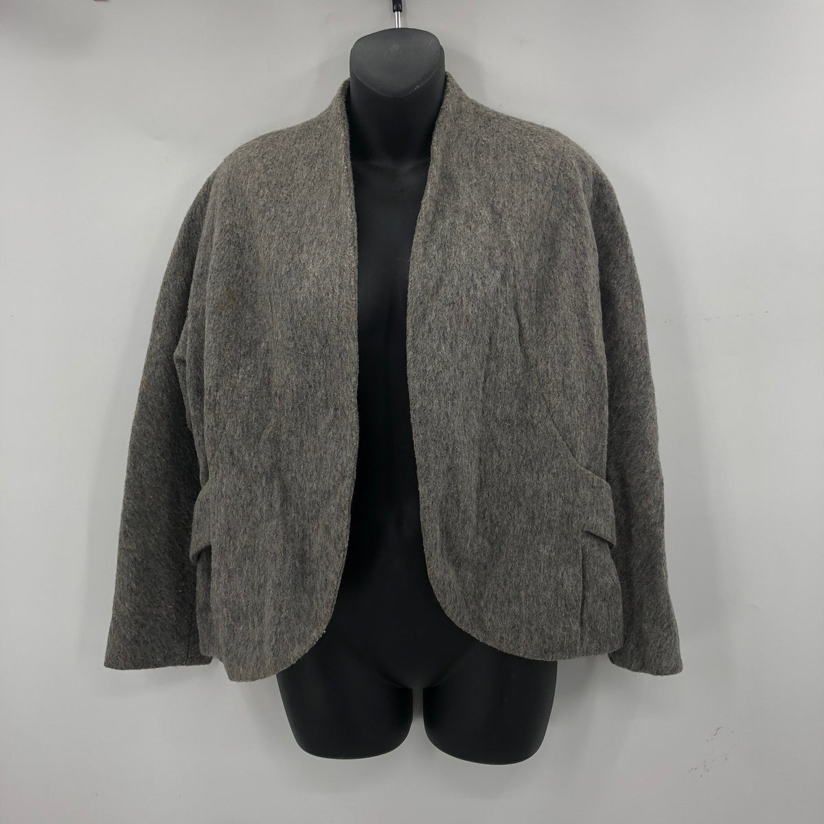 Vintage Women's Wool Knitted Cardigan Sweater Long Sleeves Gray Solid 26"