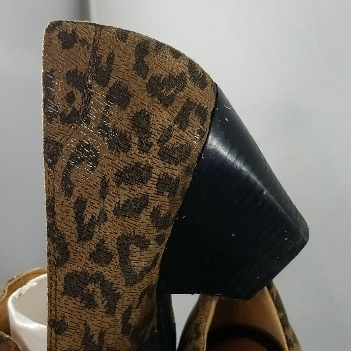 SOFFT leather Cheetah Animal print wedge stacked heel Size 6M PreOwned Comfort