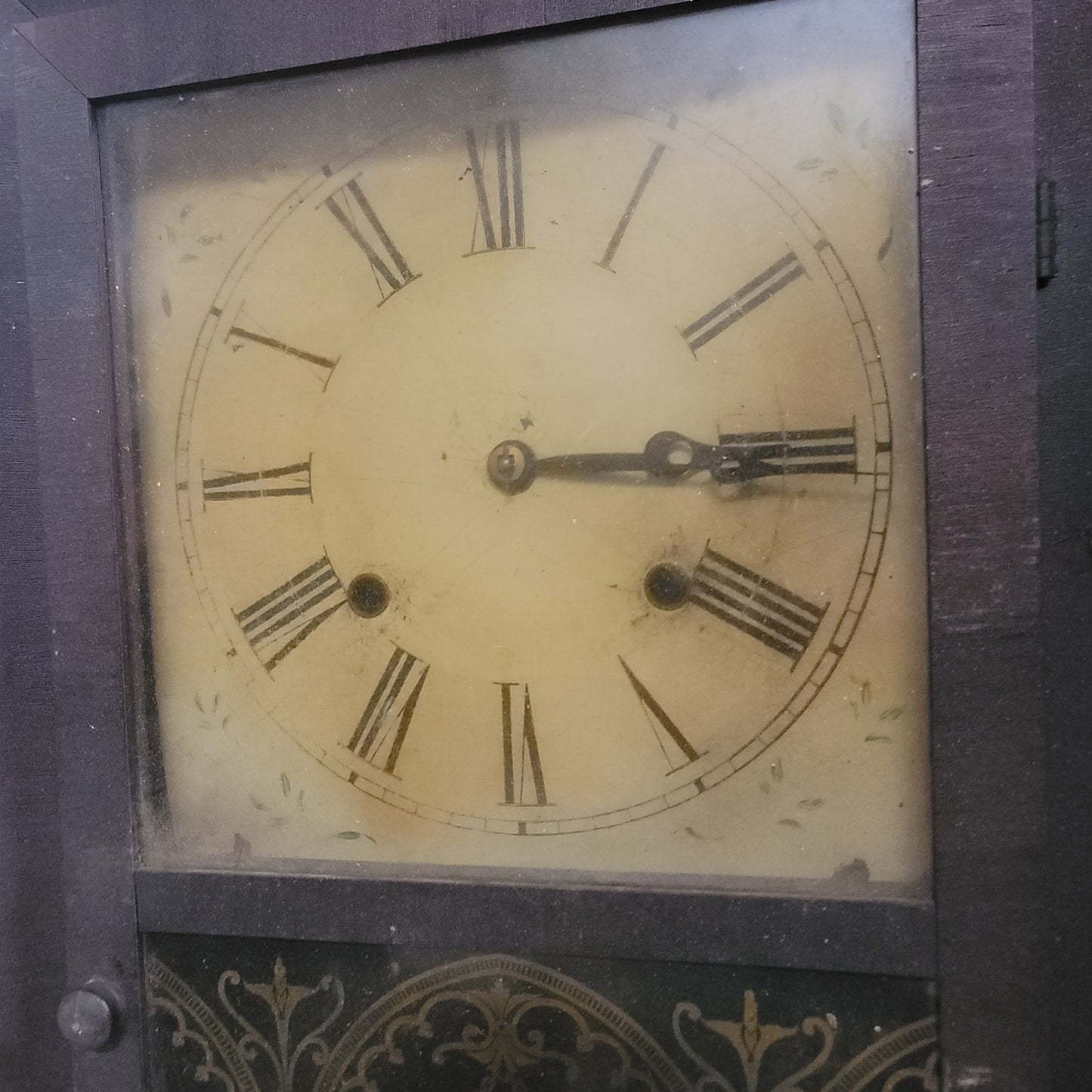 South Georgia Clock Co. Table wood clock damaged walnut veneer case key pendulum