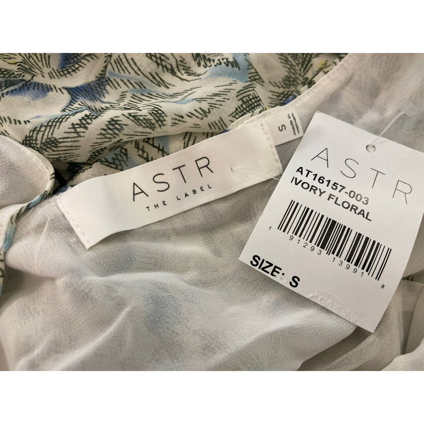 Astr Surplice Double V-Neck Puff Sleeve BodySuit Sz Small in Ivory Floral NWT