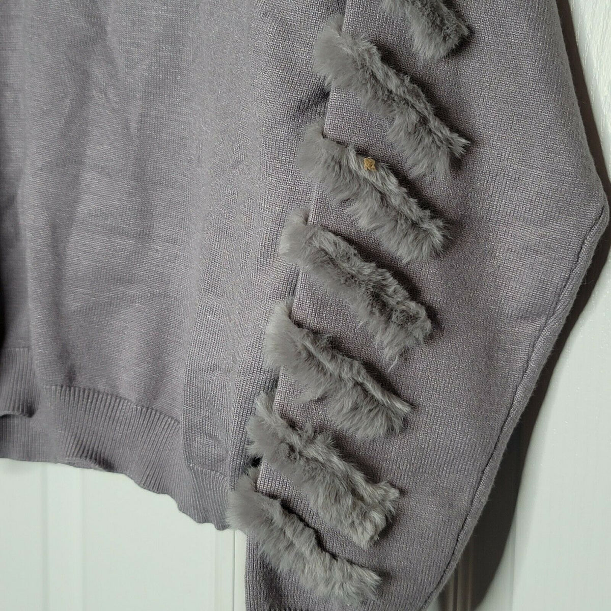 Michelle Nicole Cliche Faux Fur Sleeve Pullover Knit Sweater Long Sleeves Size Large