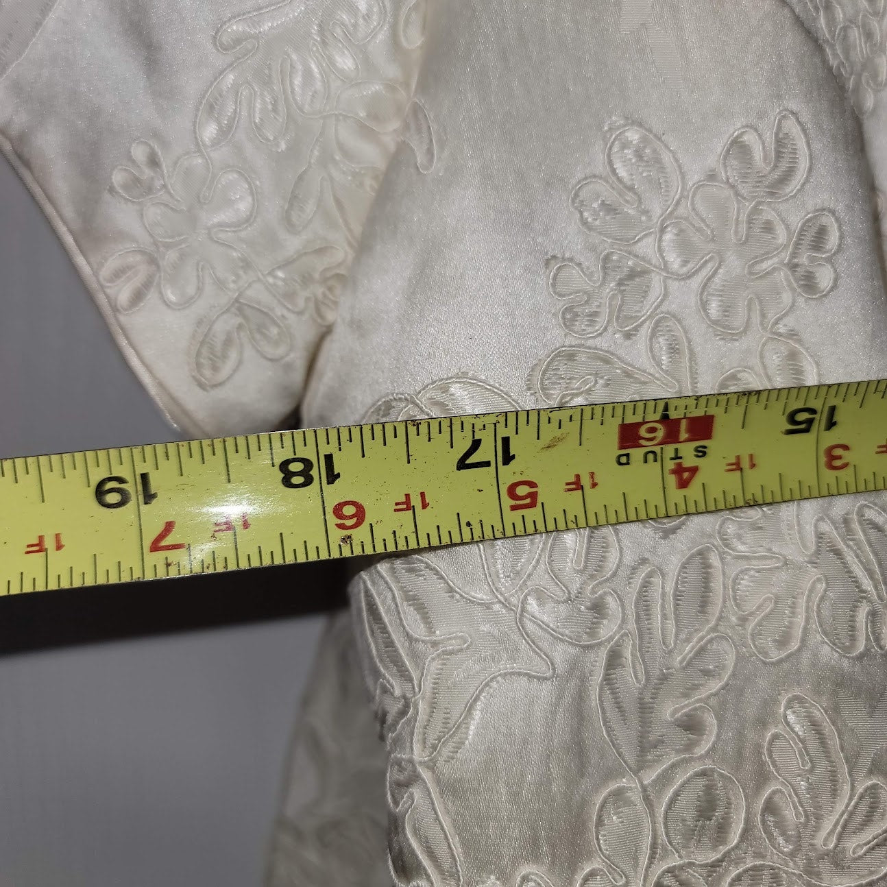 Oleg Cassini Vintage Cream Embroidery Applique Train Size 22 Wedding gown Dress