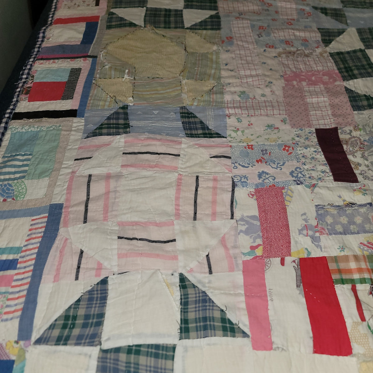 Vintage Handmade Quilt Full or Twin Bedspread Blanket Farmhouse Cabin 56x86