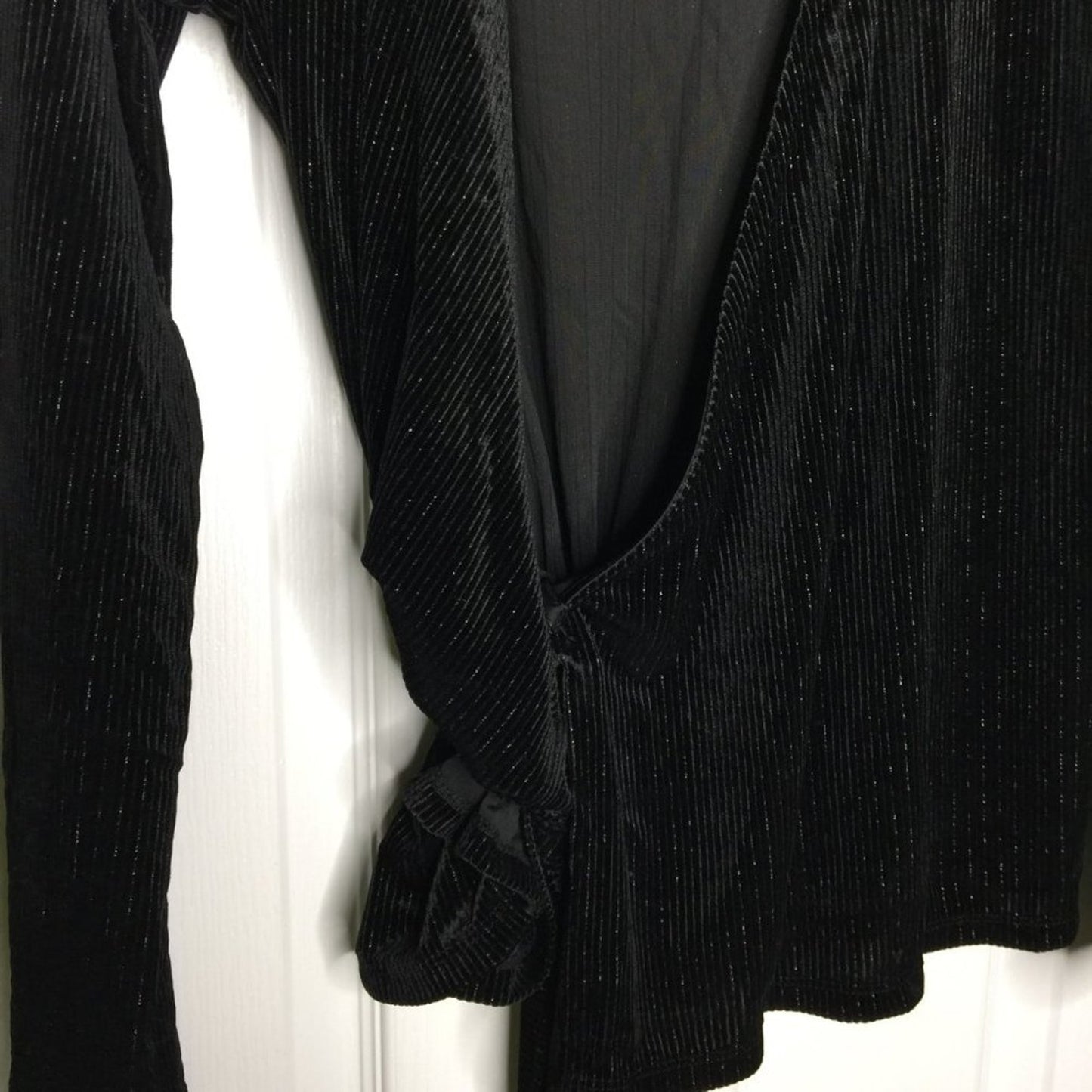 Halogen Velvet Metallic Ribbed Wrap Top Long Sleeve Surplice V-Neck Medium NEW