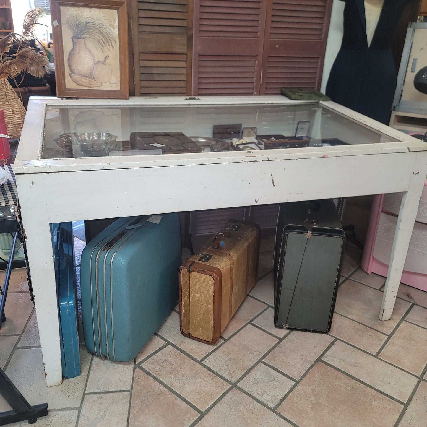 SECONDHAND SANDIES glass display jewelry memorabilia case wood angled