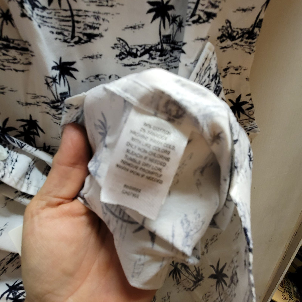 14th & Union MEDIUM button Down Shirt Palm Blue white short sleeve NAVY OASIS
