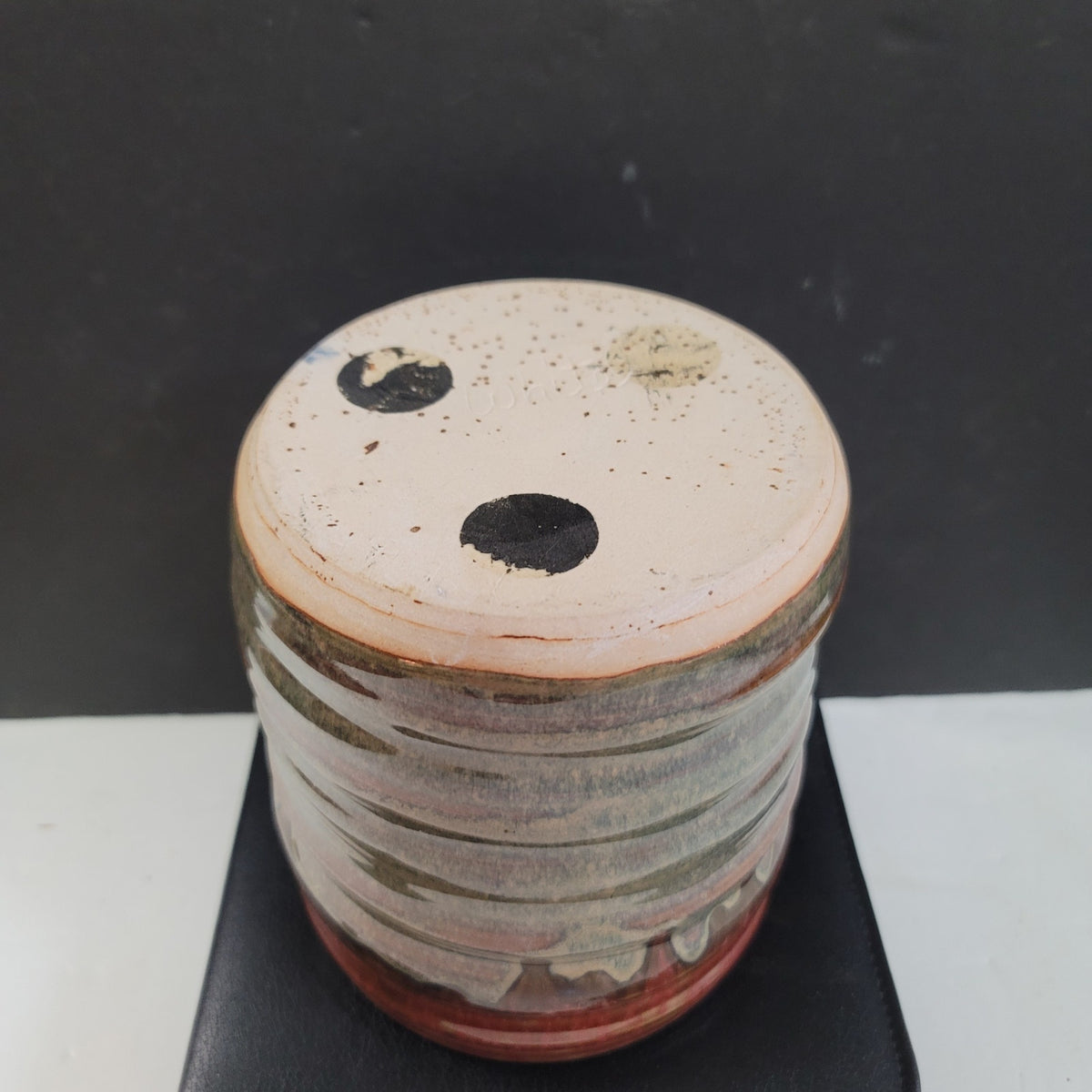 ART pottery incised vase pot Signed "White" Earth Tone drip glaze 6" tall
