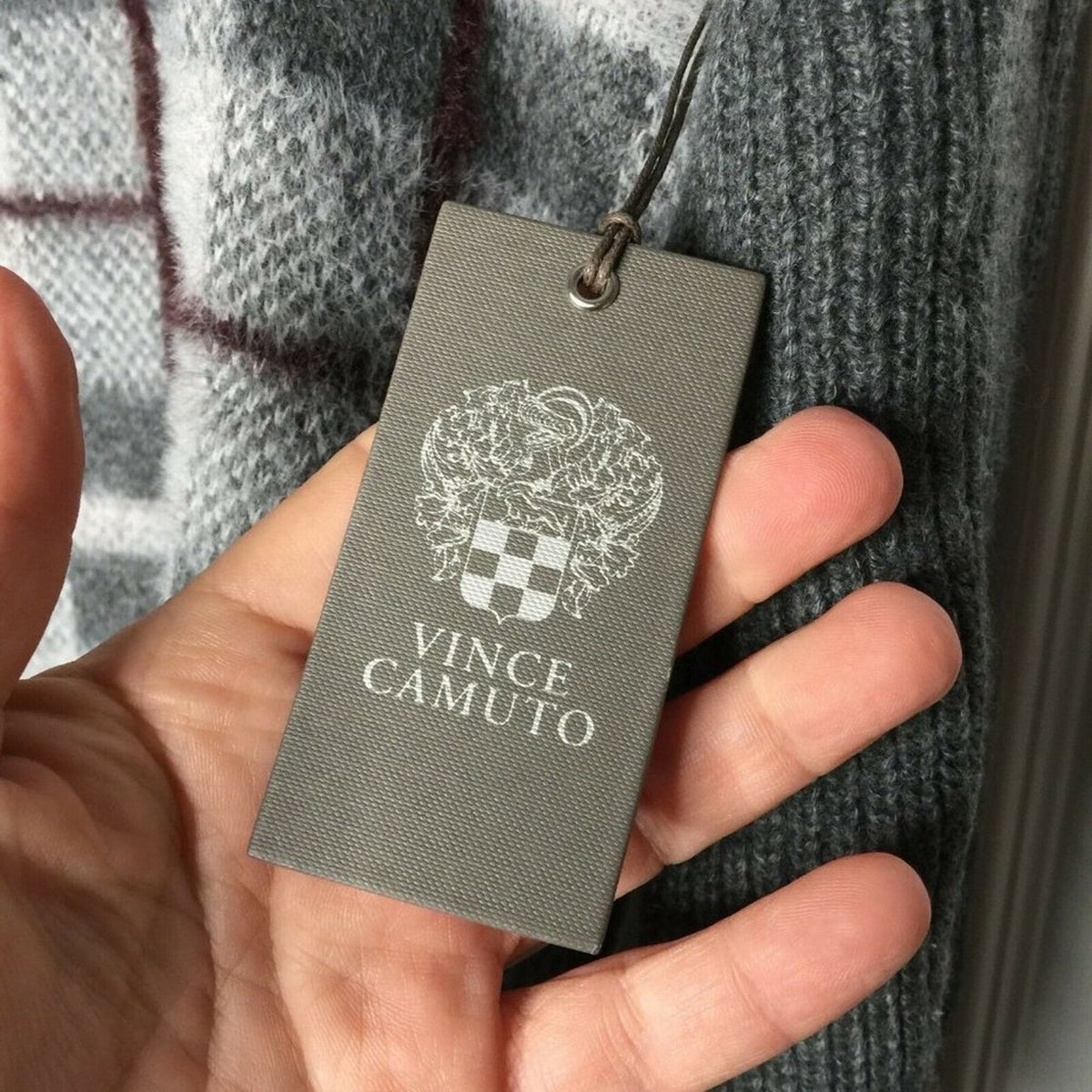 Vince Camuto Pullover Sweater Plaid Grey White Medium new Plaid Split Hem Sleeve