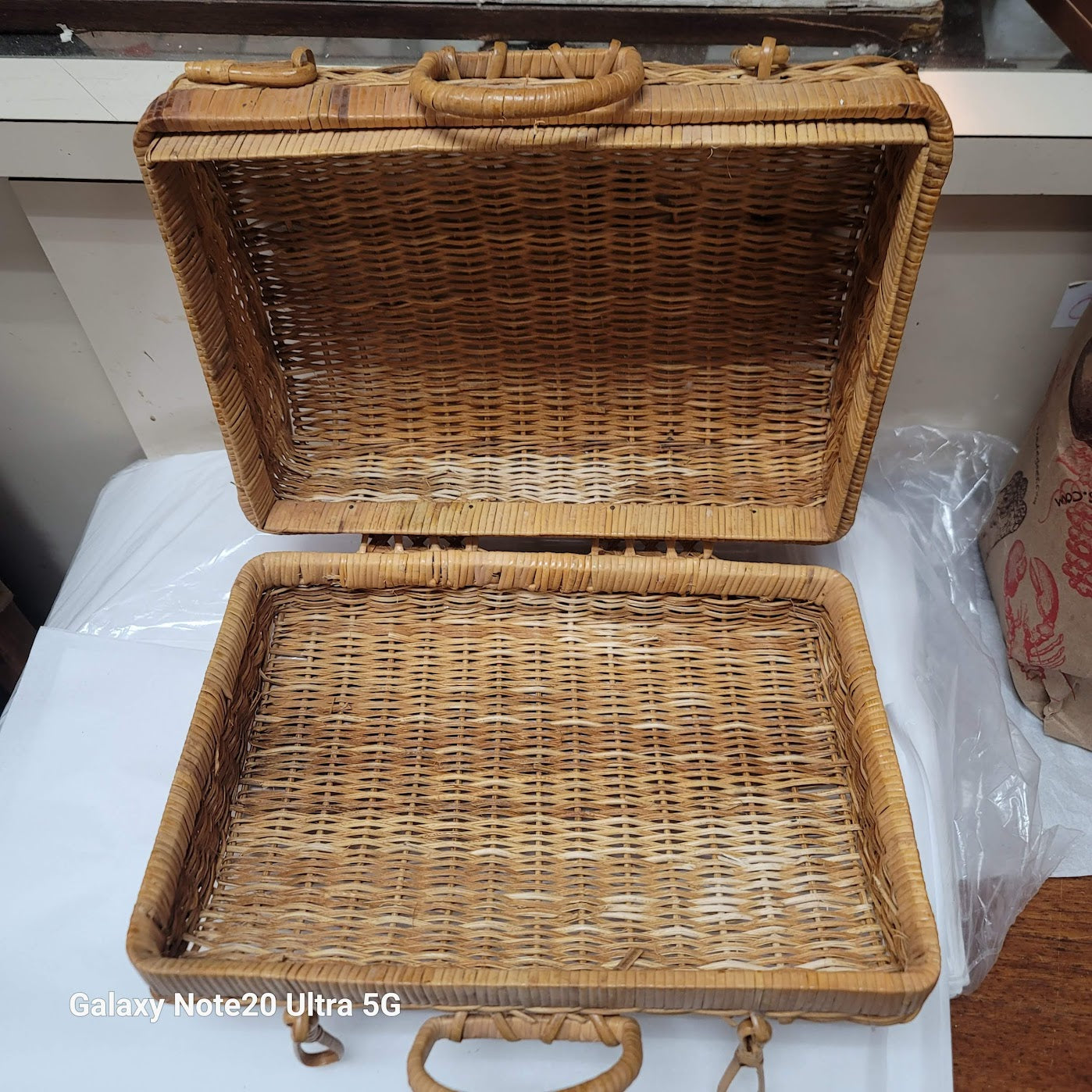 Vintage Wicker sewing basket picnic backet top handle purse