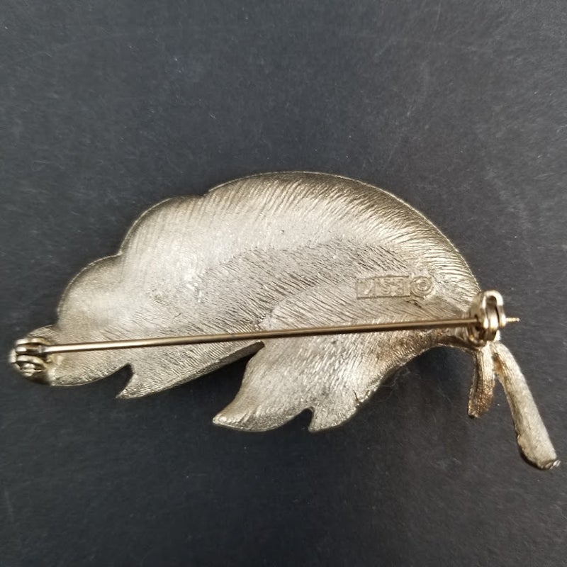 BSK Jewelry Vintage goldtone Leaf brooch pin