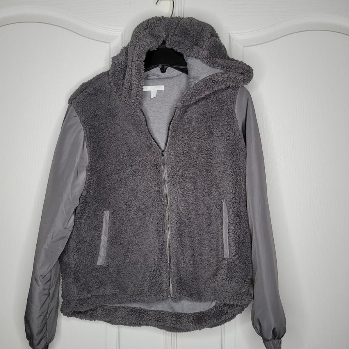 Zella Faux Shearling Bomber Jacket Front Zip Fixed Hood Long Sleeves Grey Large
