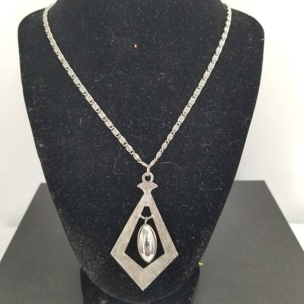 Vintage Mid Century 1960s silvertone necklace with pendant
