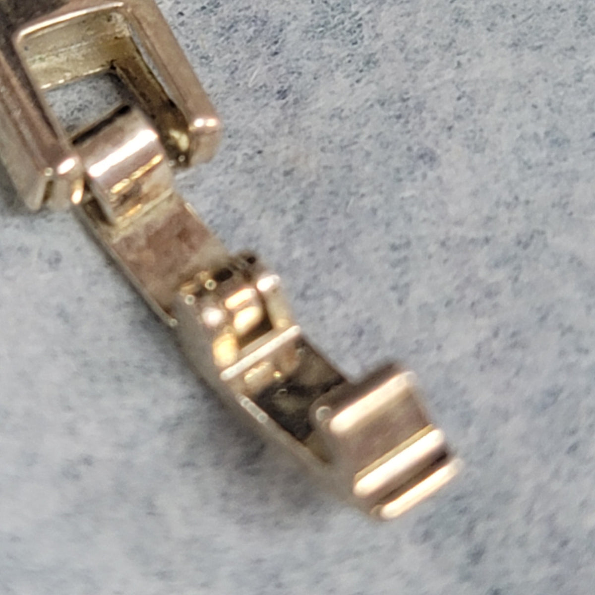 Vintage Costume Jewelry Fashion Icon BE DIFFERENT Silvertone bracelet UNTESTED