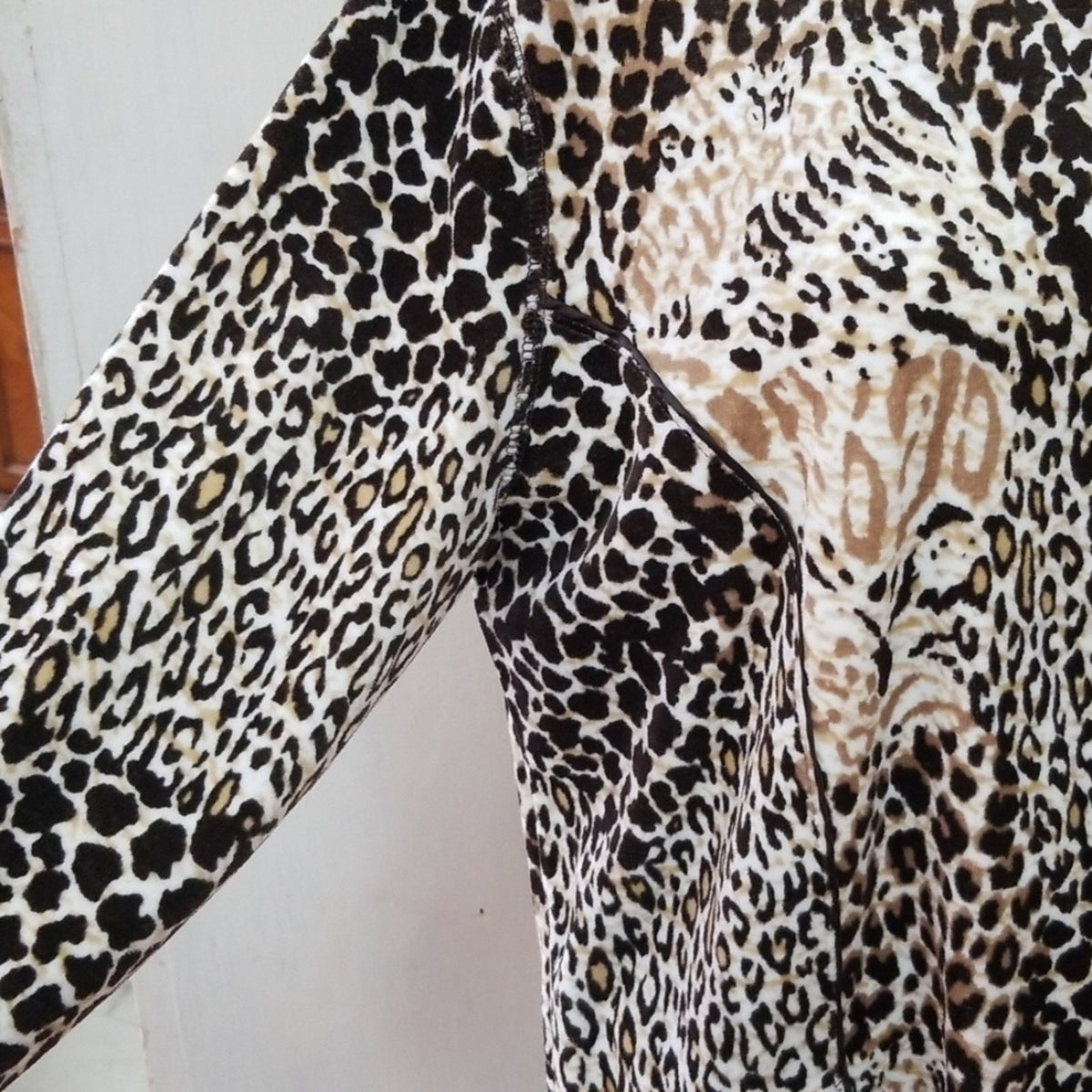 Kim Rogers NWT Zip Up Long Sleeve Leopard Print Jacket Size Medium Soft cozy