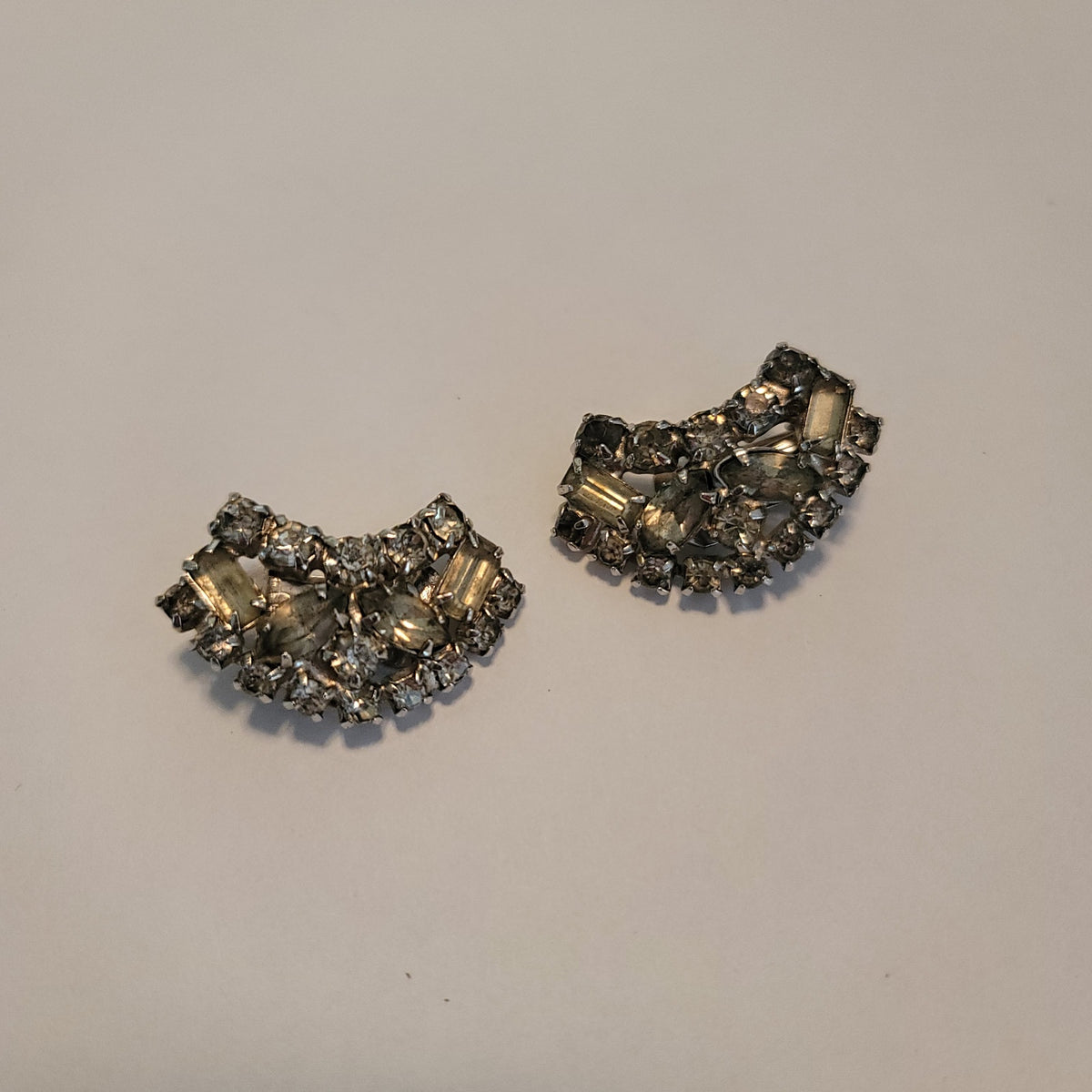 Vintage rhinestones Silvertone clip on earrings hugger
