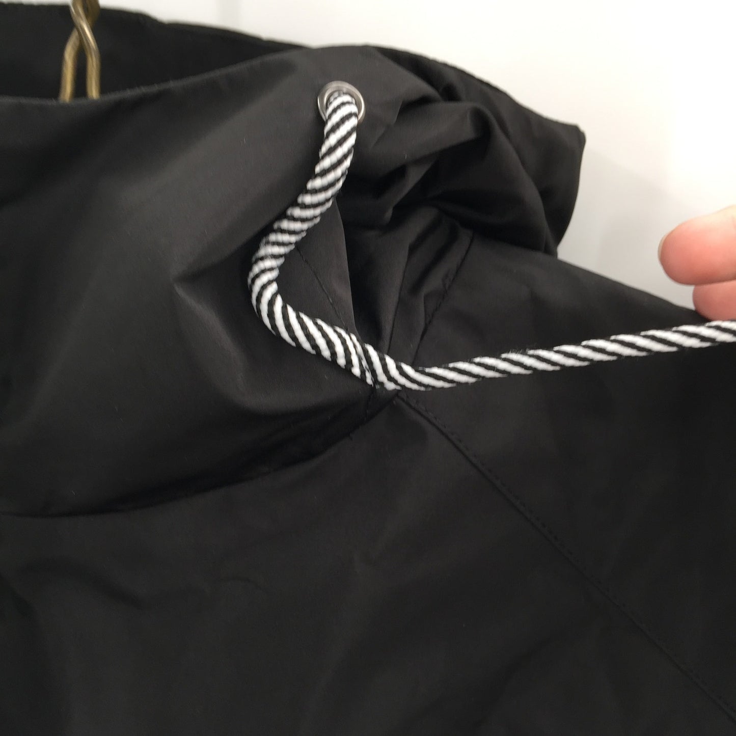 Noize Windbreaker Techno Bonded Hooded Rain Jacket Long Sleeve Black SZ X-Large