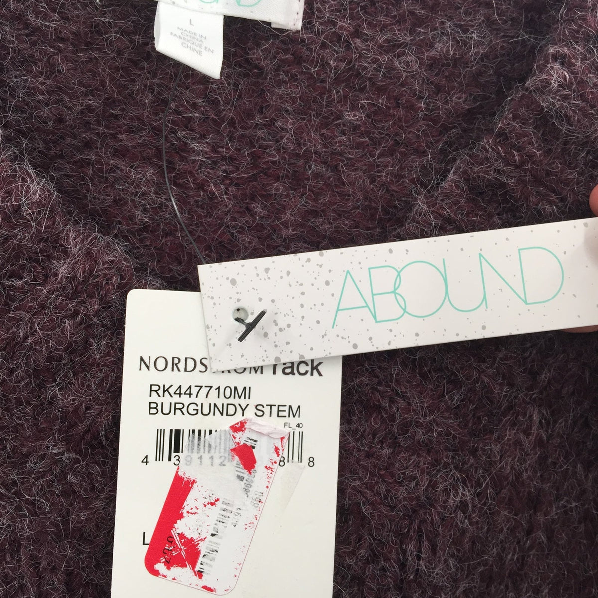 Abound Long Sleeve Pullover V-Neck Sweater Size Large in Solid Burgundy Stem NWT
