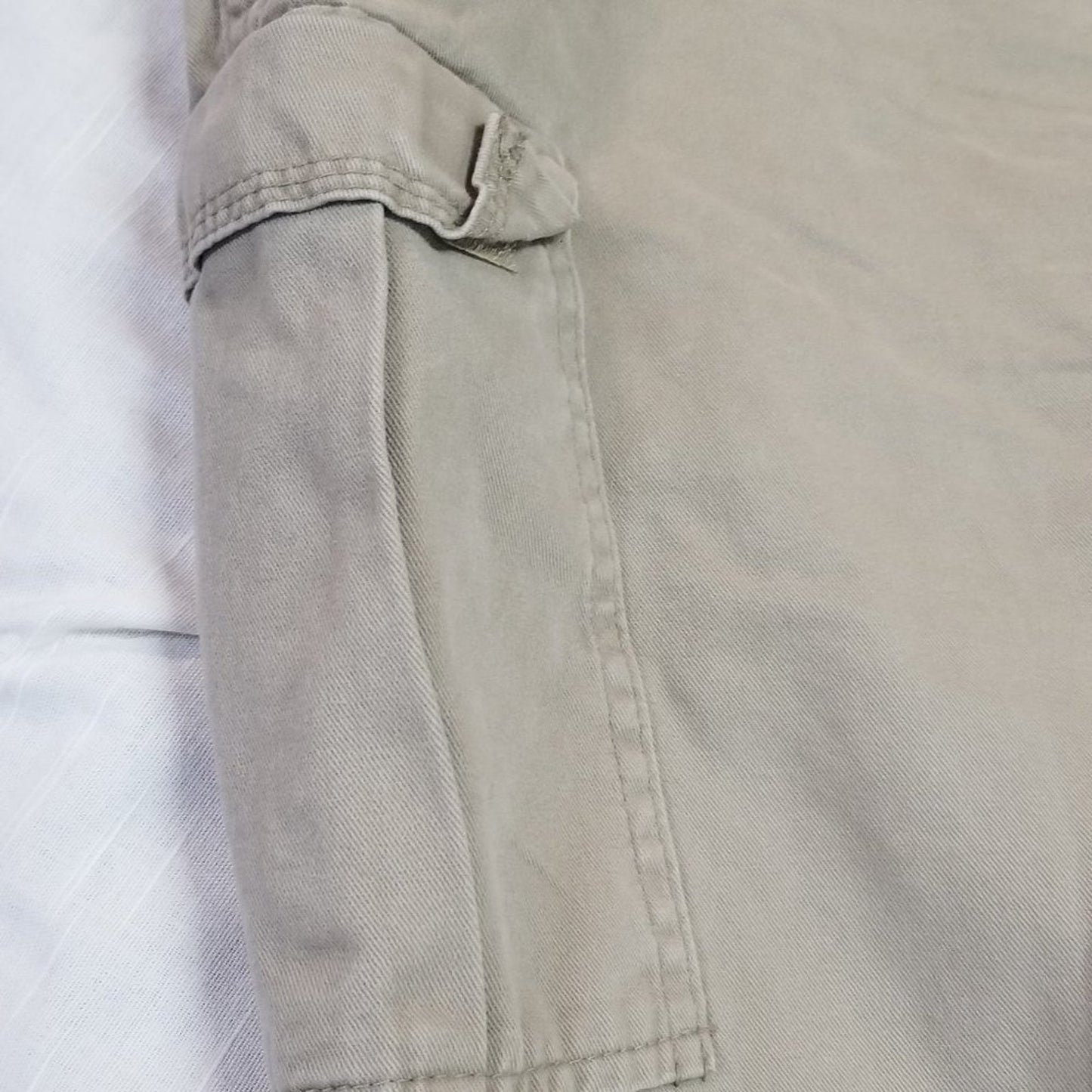 Wrangler Real Comfortable Jeans Cargo Pockets Size 48X32