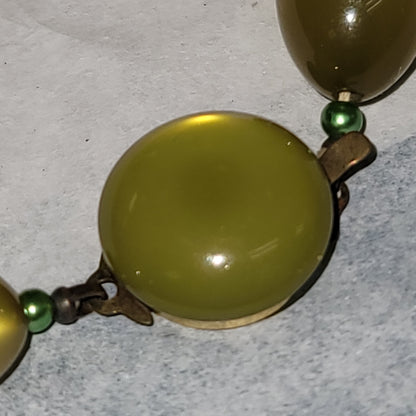 Vintage Costume Jewelry Fashion BE DIFFERENT green flat bead choker necklace