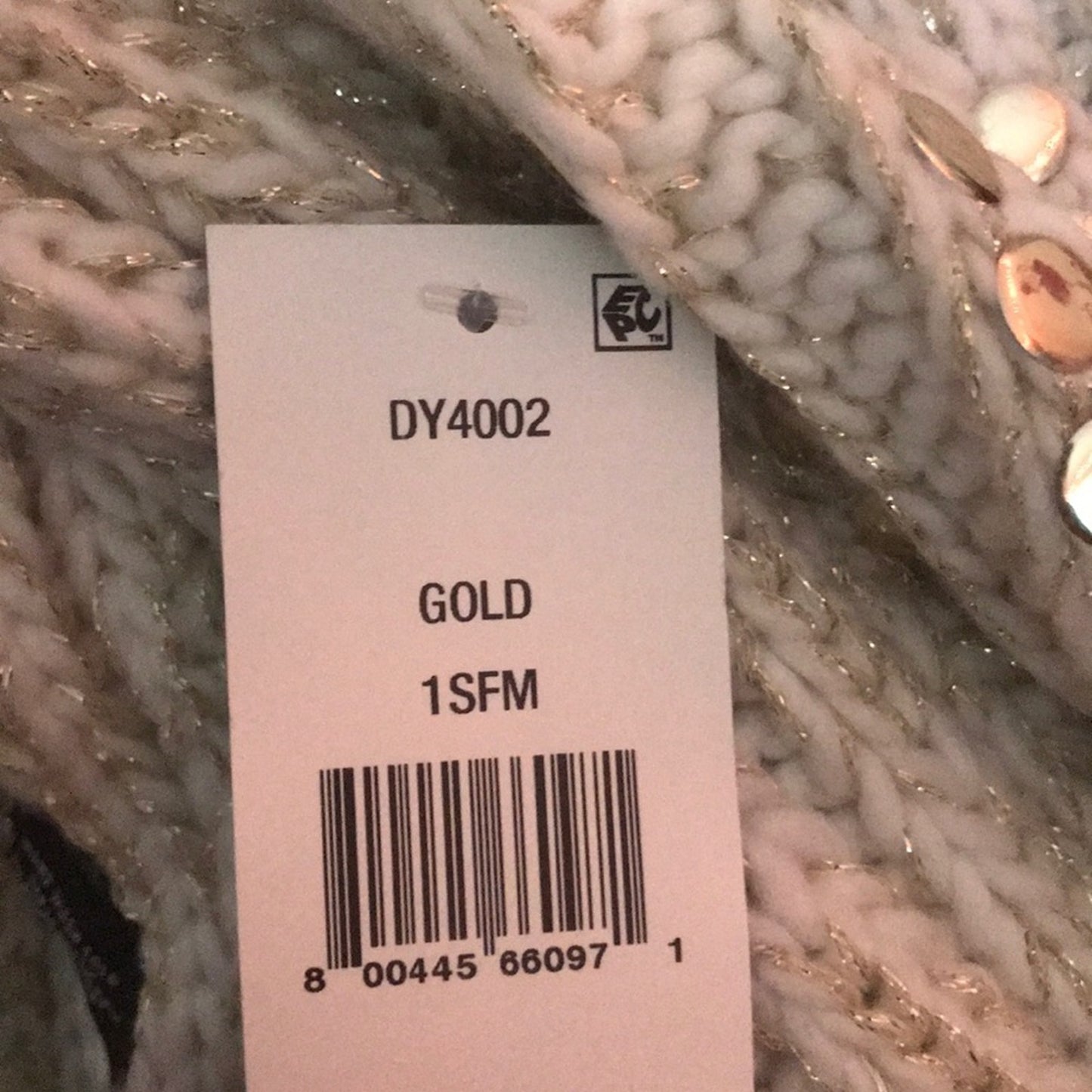 DKNY NEW Chunky Knit Scarf White and Gold Metallic Gold flat studs Crochet Yarn