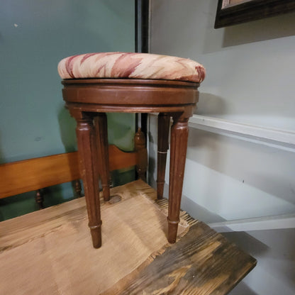 SECONDHAND SANDIES: Wood spindles, bed posts, crafting projects 8.00 each