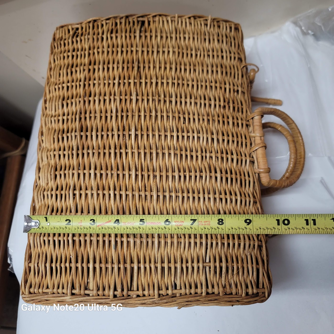 Vintage Wicker sewing basket picnic backet top handle purse