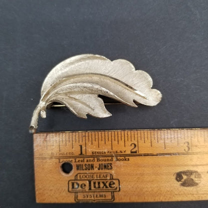 BSK Jewelry Vintage goldtone Leaf brooch pin