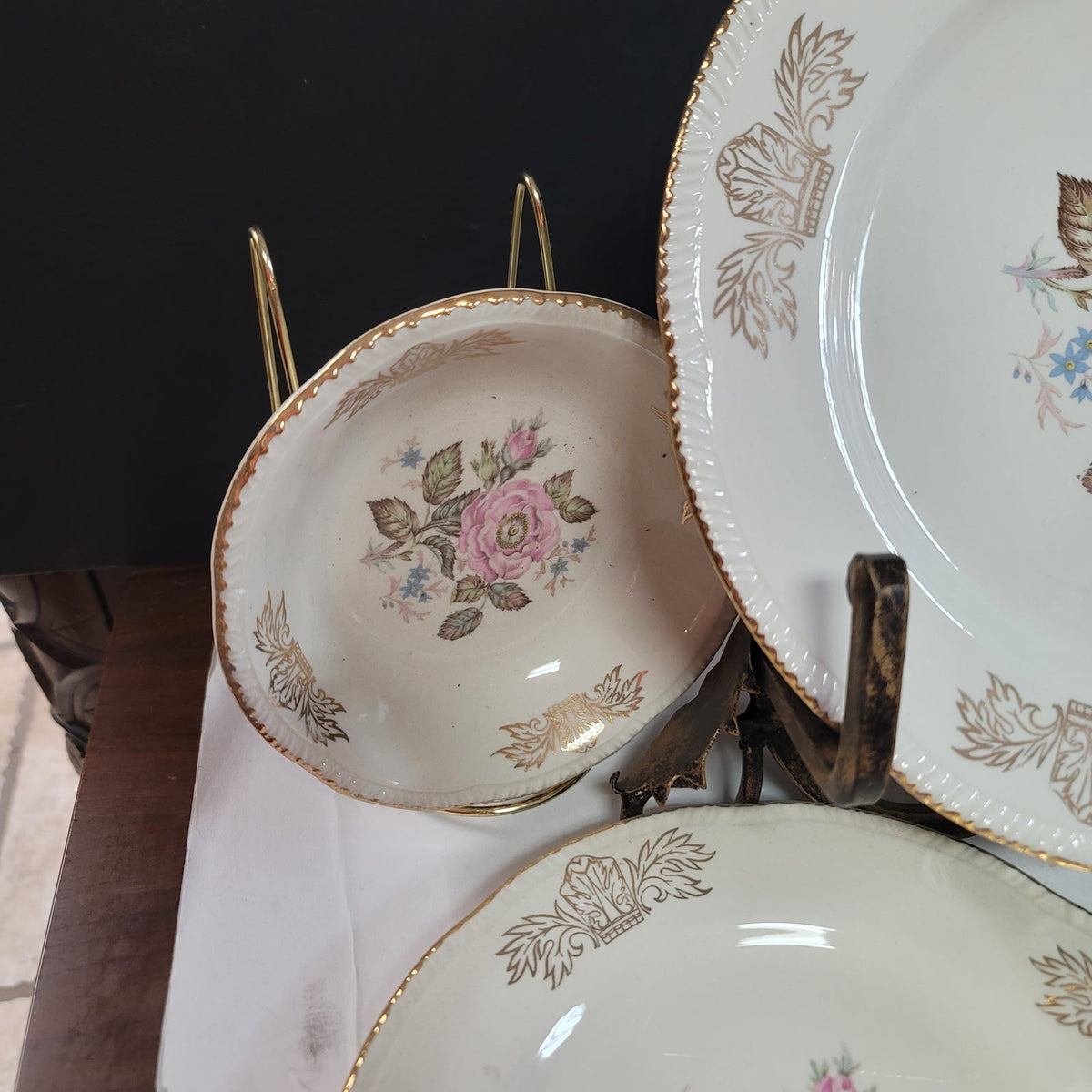 Homer Laughlin Queen Ester Dinner salad bread Plate Bowl cup saucer One Setting
