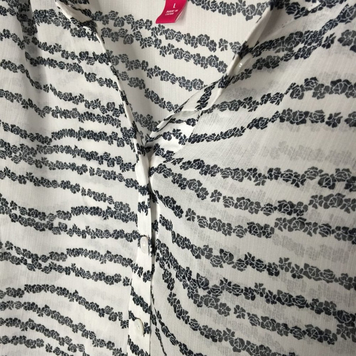Vince Camuto Striped Floral Blouse Top Short Sleeve Large Work Casual Cozy Light