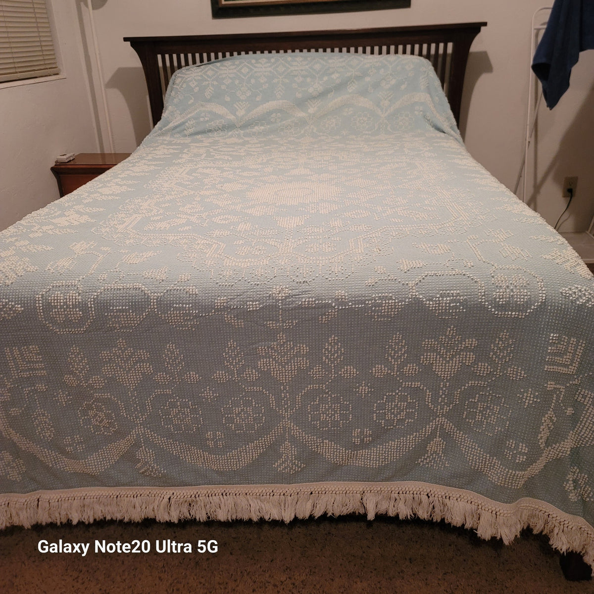 Vintage knotted MEDALLION blue white Bedspread Coverlet fringe 74" X 108" FULL