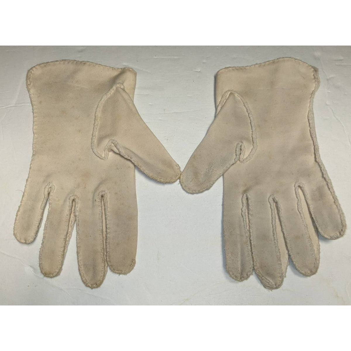 Vintage Ivory Cream Handsewn Shorties Embroidered Leaves Faux Doeskin Gloves