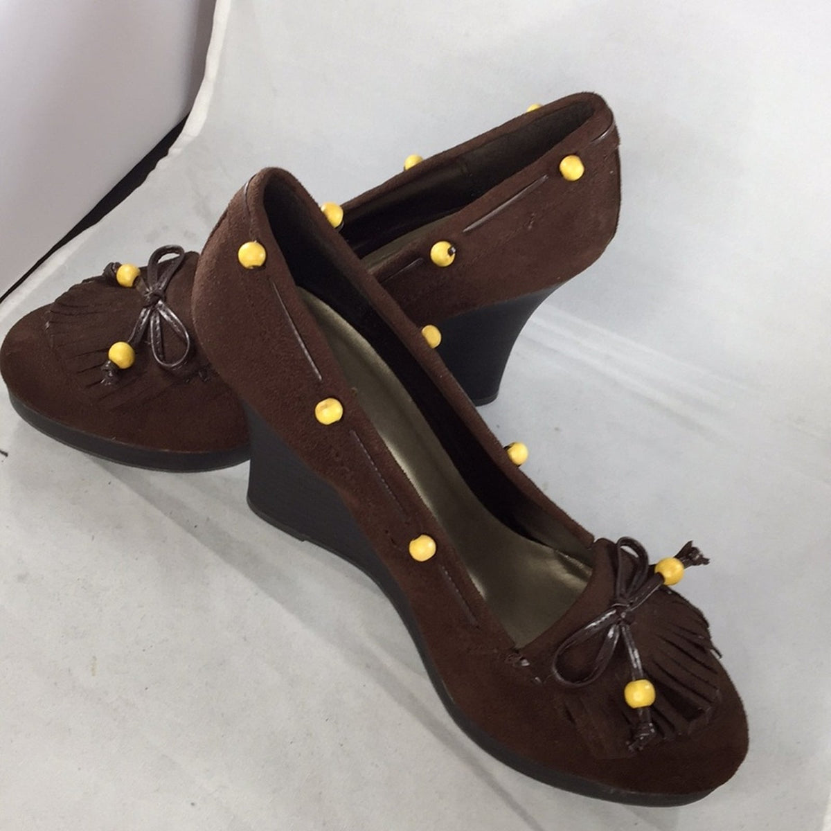 QUPID Brown suede stacked wedge Stacked 4” heels Shoes 9 Beads Closed Round Toe