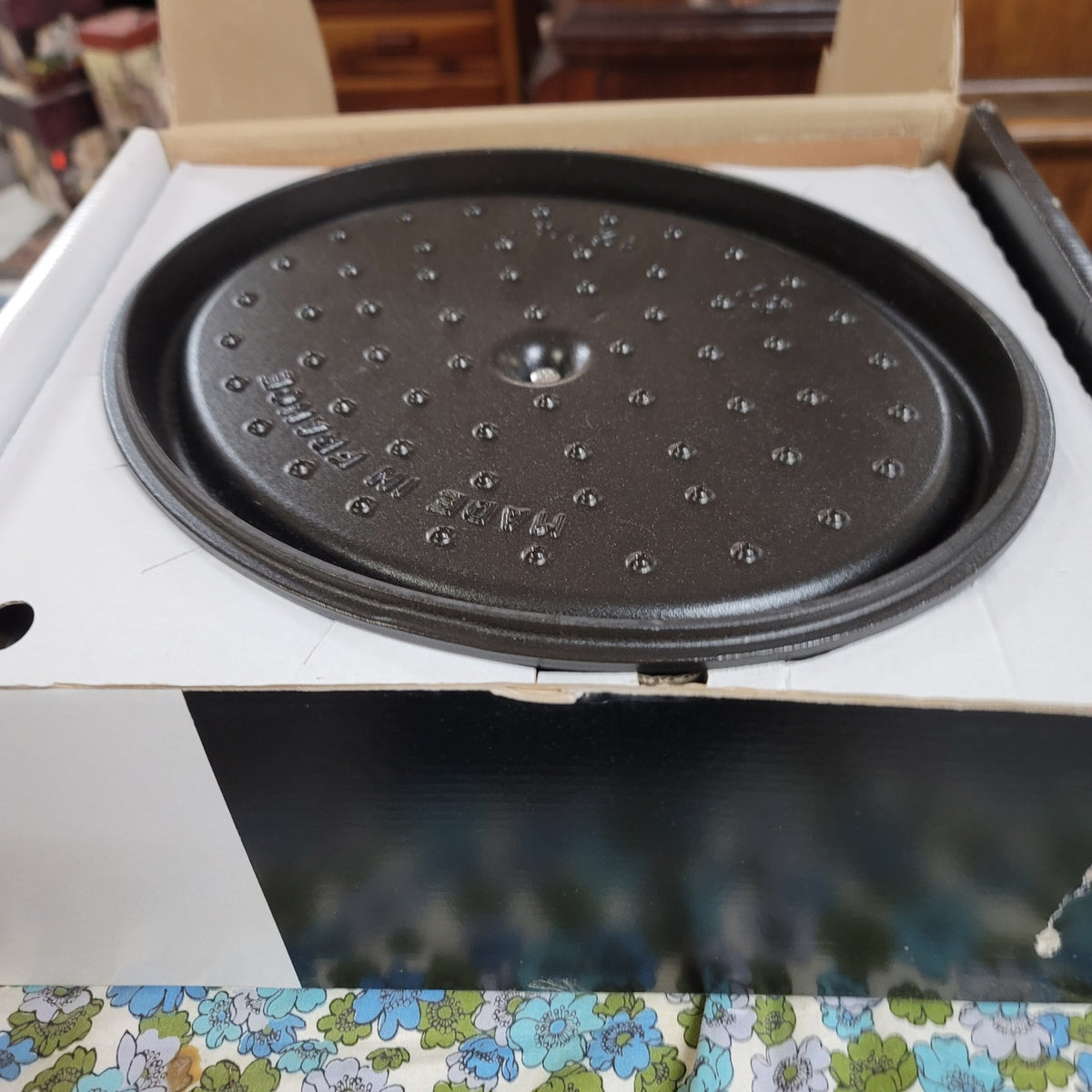 Staub Cocotte Ovale Coq Au Vin 5.75 QUART Black Pan Pot NEW