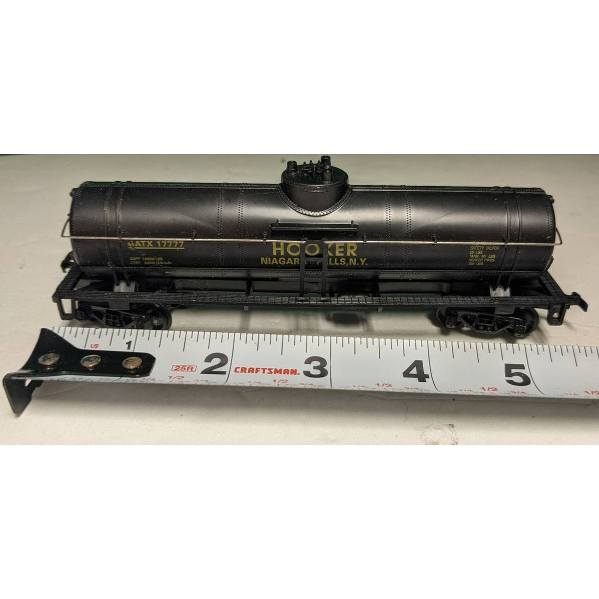 Department 56 HO Model Trains AC DC Motor Set with Miniature Railroad Decorations