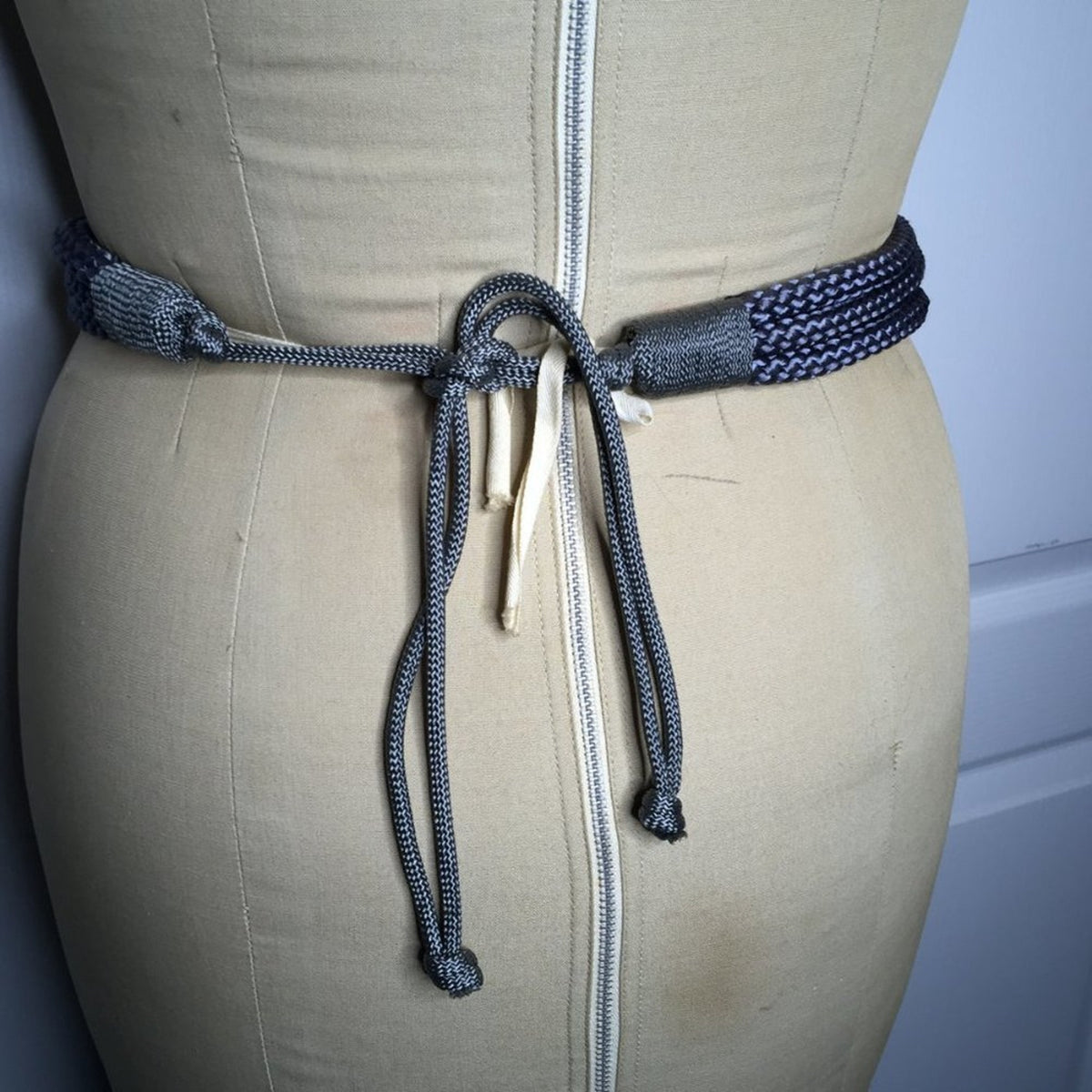 R.J. GRAZIANO Rope vINTAGE Belt Embellished Silver Sparkly Crystals Medium/Large