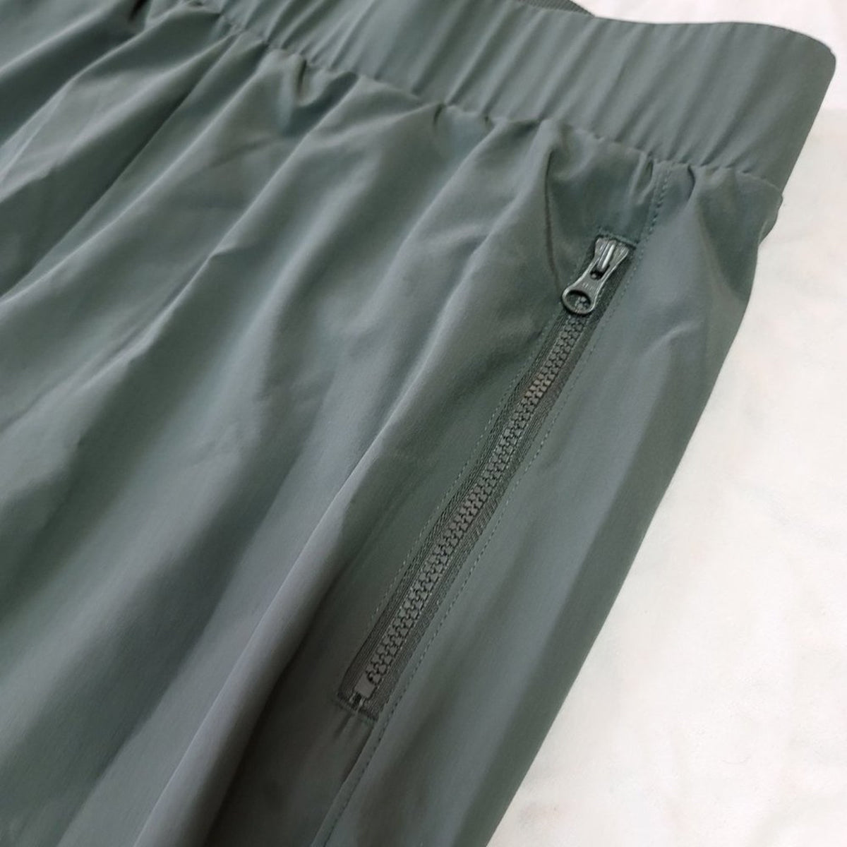 NWT Z by Zella Expression Activewear Cropped Pants Small Gray Green Elastic Waist