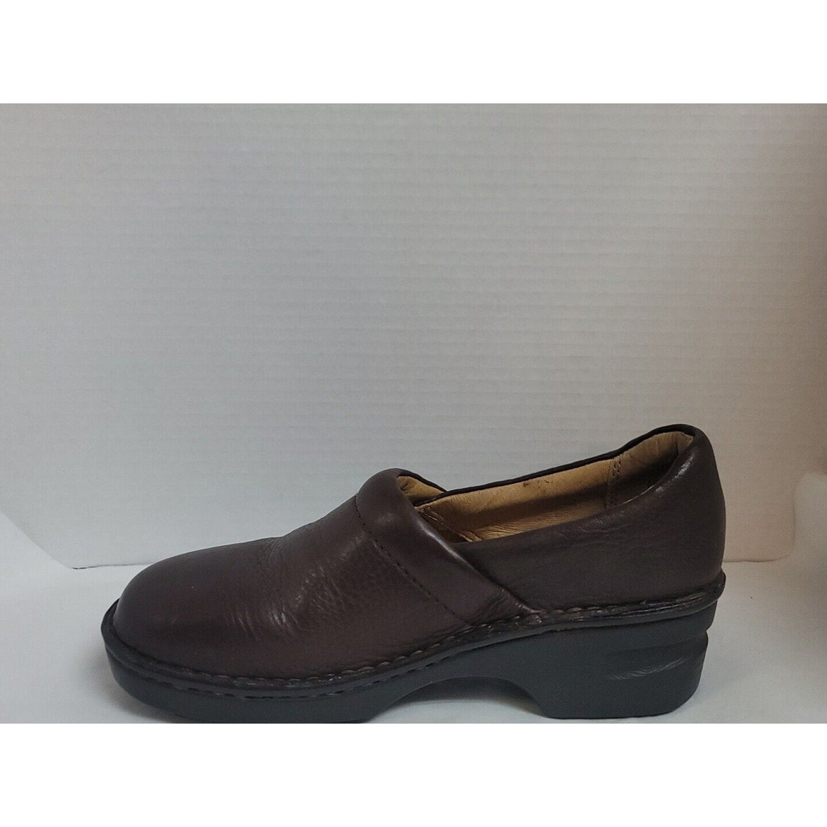 Born Size 7 Clog Brown Slip On Mules Leather Upper Shoes Wedge Comfort Walking