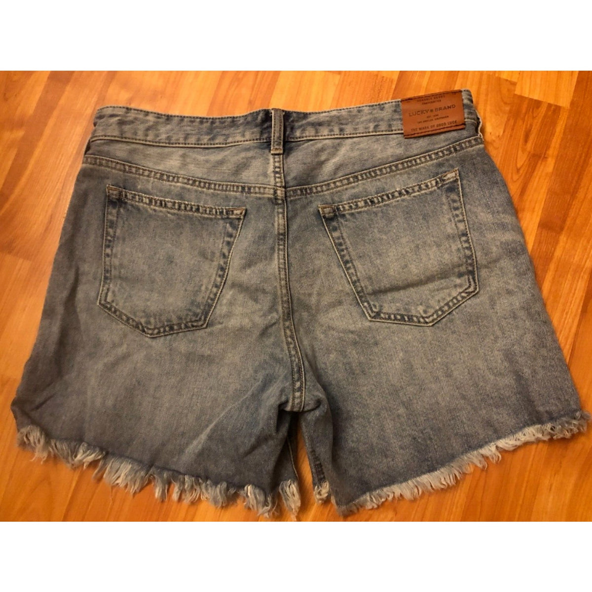 Lucky Brand The Boyfriend Short Womens Size 8/29 Cut Off Distressed roll hem
