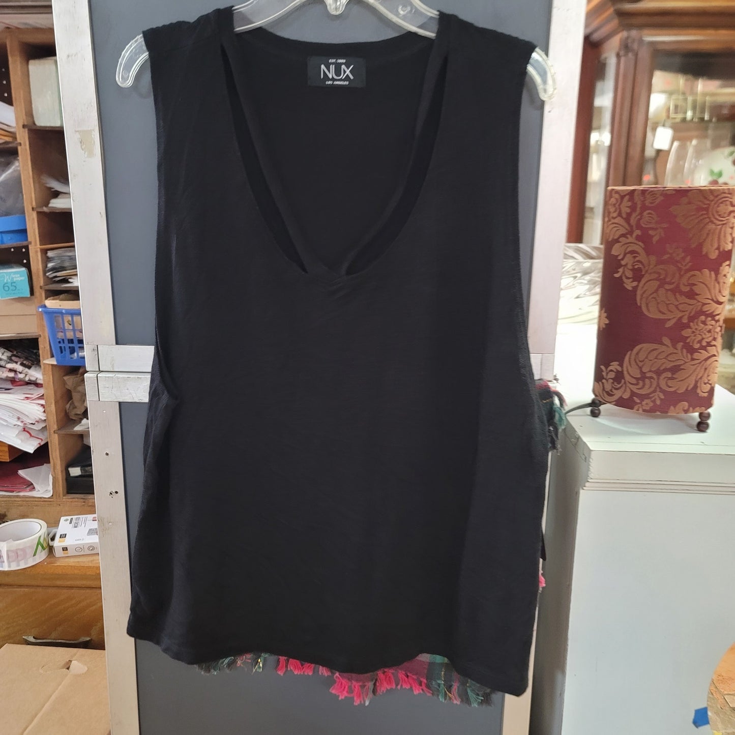 Nux MEDIUM athletic black Sleeveless top V-neck cross hatch wide armholes