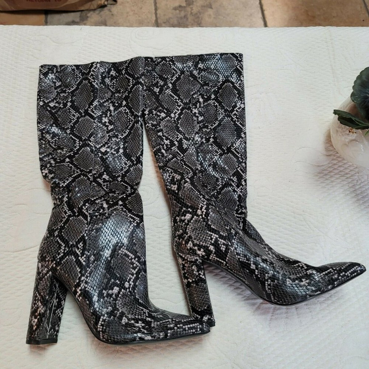 NWB Steve Madden Kinga Embosed Knee High Boot Size 8M