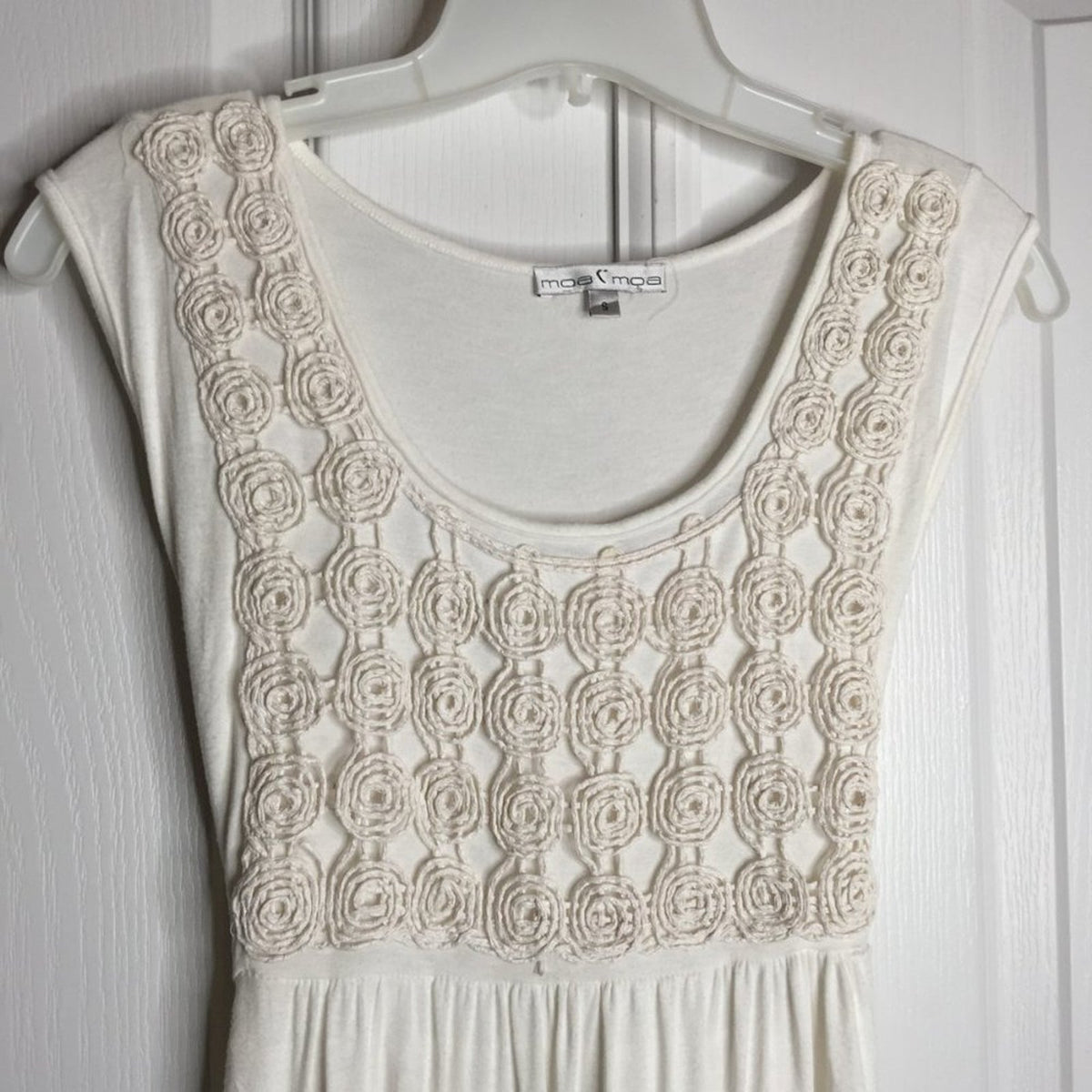 Moa Moa Pleated Tank Tie Back Top Flower Front Sleeveless Scoop Neck Ivory SMALL