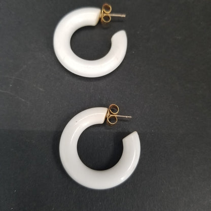 Vintage White Chunky Retro Wrap Under Post Hoops