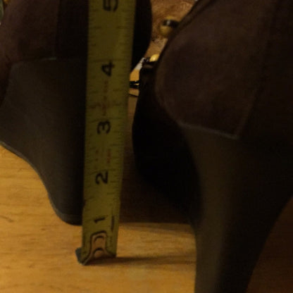 QUPID Brown suede stacked wedge Stacked 4” heels Shoes 9 Beads Closed Round Toe
