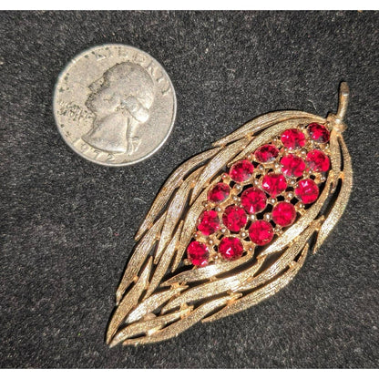 LISNER Vintage Gold Tone Floral Leaf Brooch Red Rhinestones Pin 60s