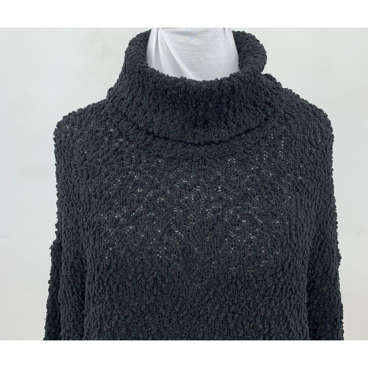 Bobeau Women's Popcorn Turtleneck Sweater Medium Black NWT Bubble Plush High Low