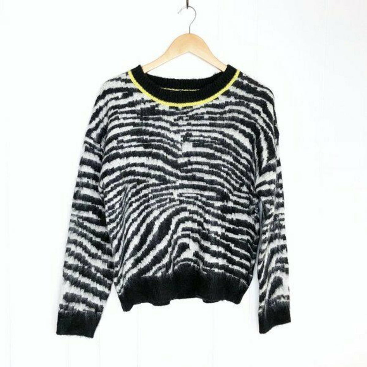 Love by Design Fuzzy Zebra Print Knit Pullover Sweater Long Sleeve X-Large