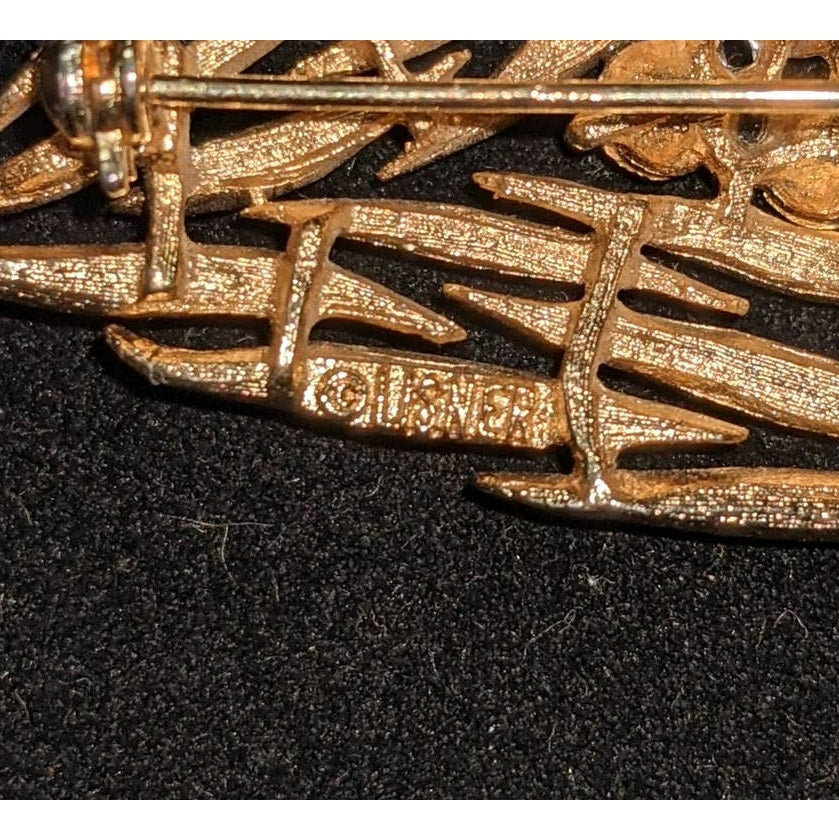 LISNER Vintage Gold Tone Floral Leaf Brooch Red Rhinestones Pin 60s