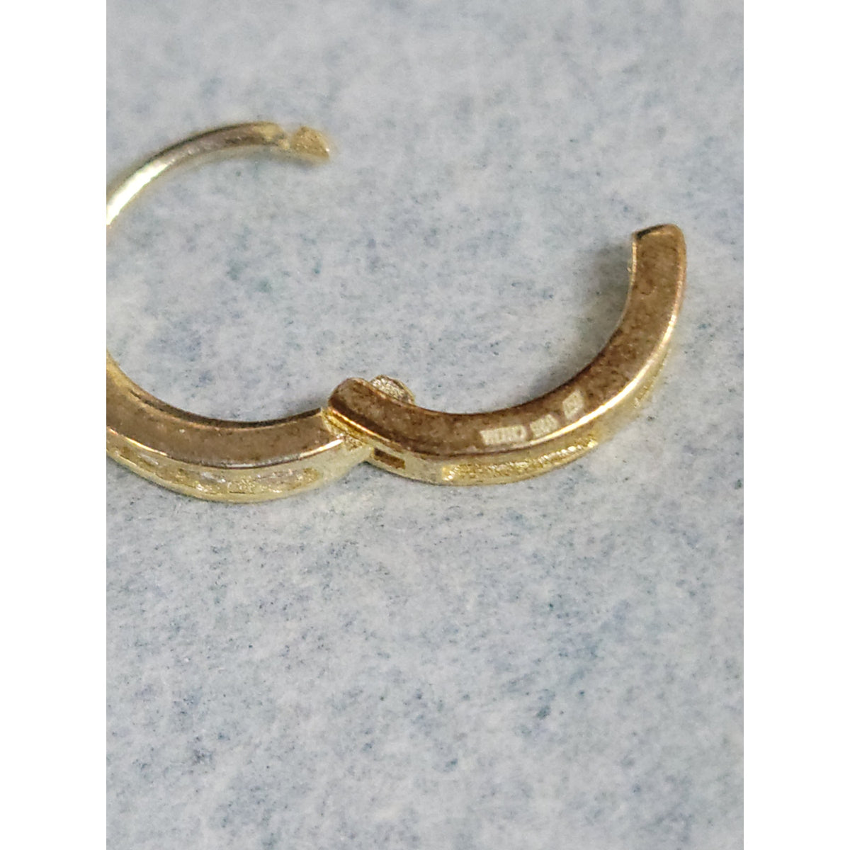 Vintage Costume Jewelry Fashion BE DIFFERENT gold over 925 Petite Cuff Earrings